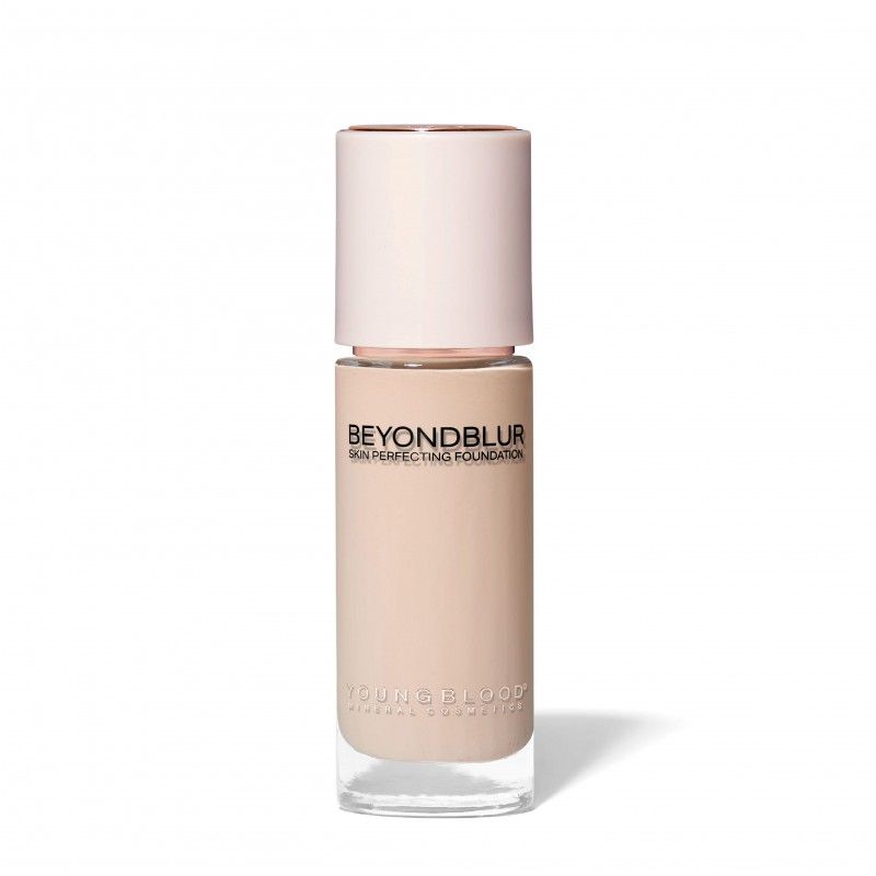 YOUNGBLOOD Skystas mineralinis makiažo pagrindas - pudra “BEYONDBLUR™ SKIN PERFECTING FOUNDATION” – LC4